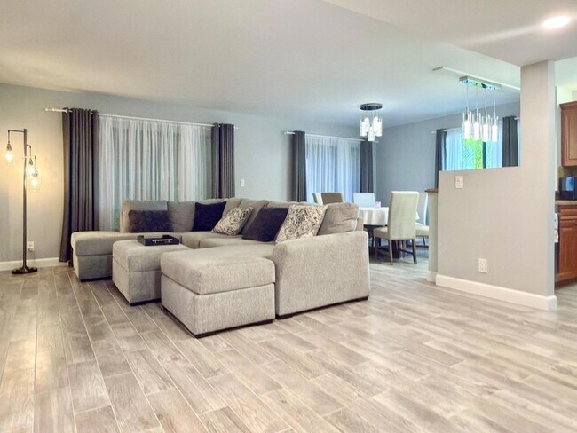 Building Photo - 10615 Ocean Palm Way