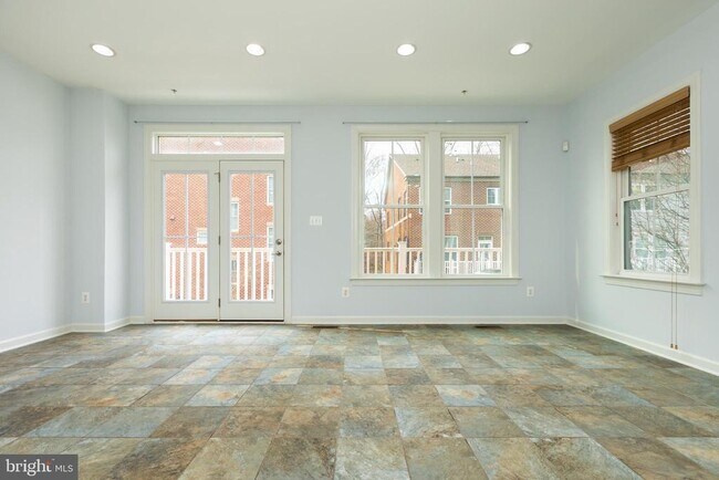 Building Photo - 336 Grand St