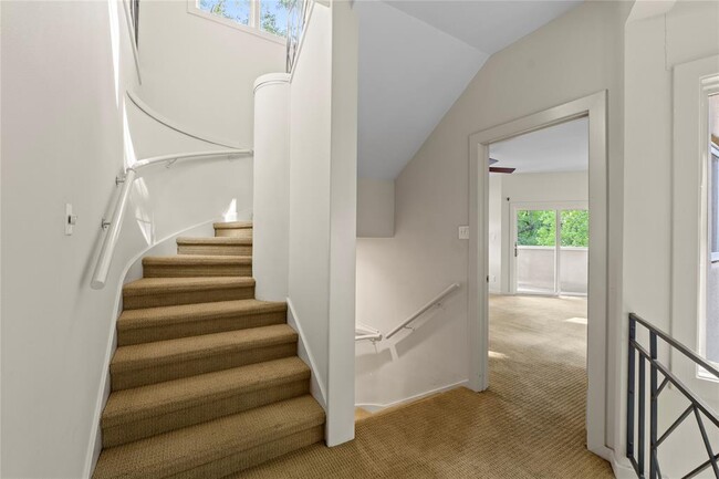 Building Photo - 3307 Rivercrest Dr