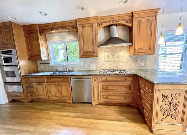 Building Photo - 1127 Clark Way