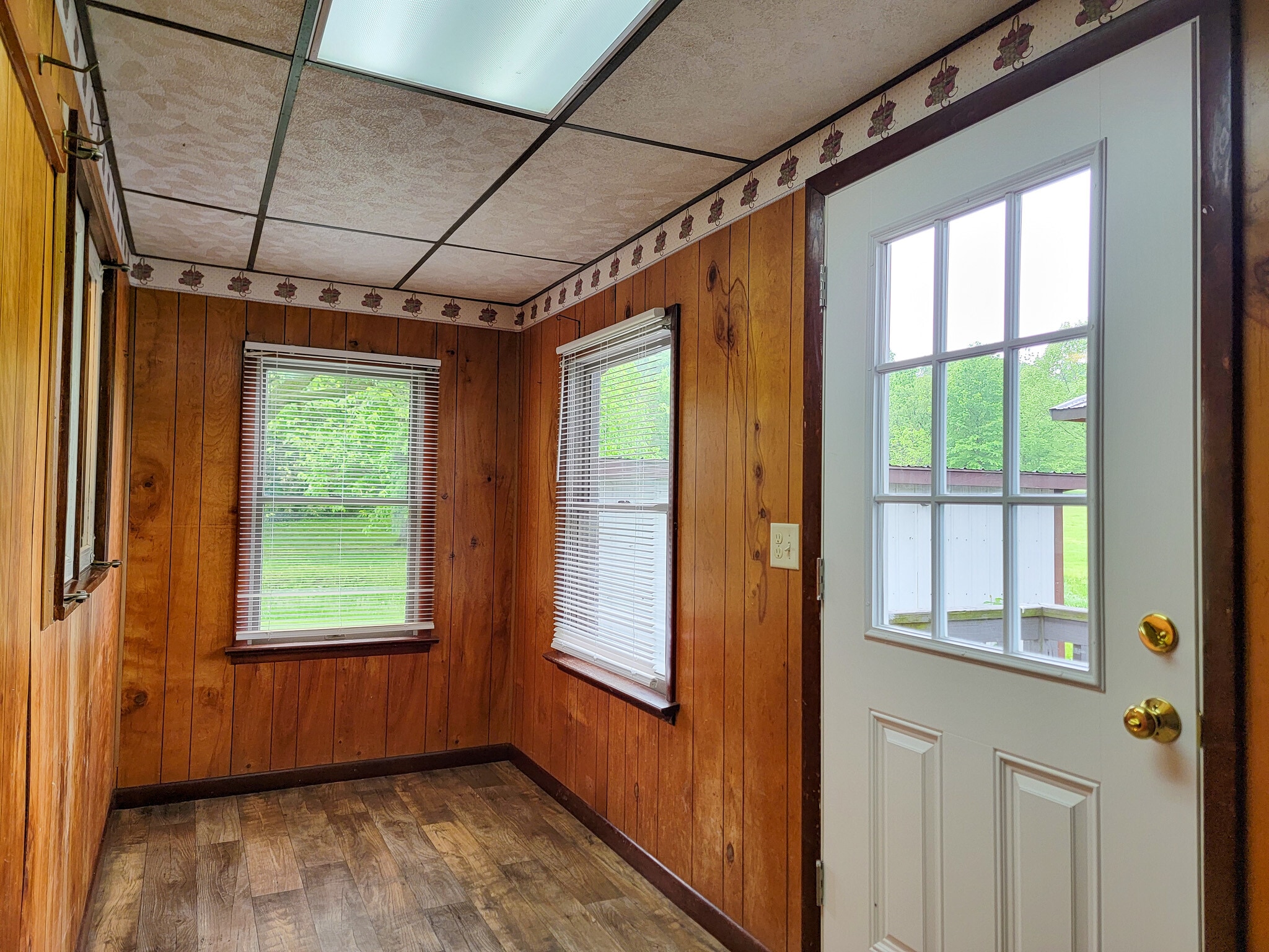 Building Photo - 189 W Maple Grove Rd
