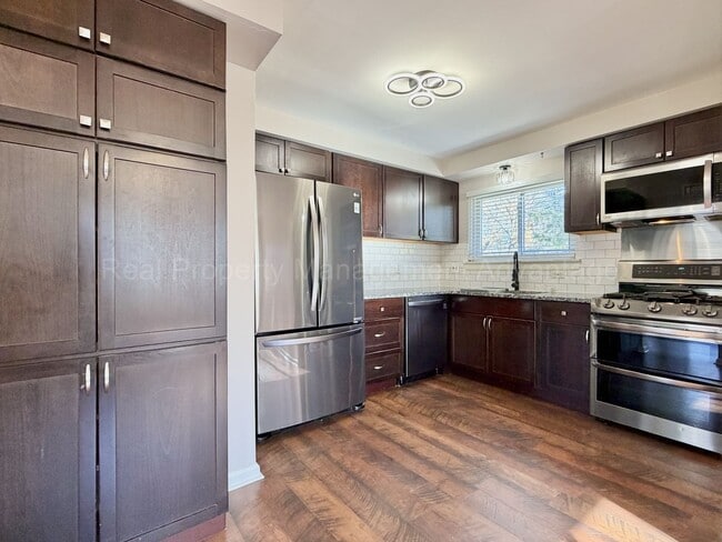 Building Photo - Updated and Beautifully Maintained 3-Bedroom Ranch Minutes from Downtown Berkley!