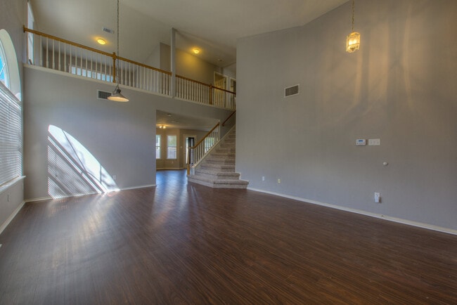 Building Photo - Wow - Remodeled 3 bedroom 2.5 with Loft on...