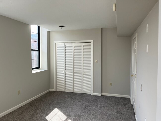 Building Photo - 234 W Clarke Ave