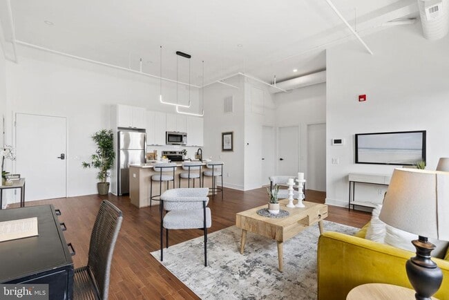 Building Photo - 240 Hermitage St