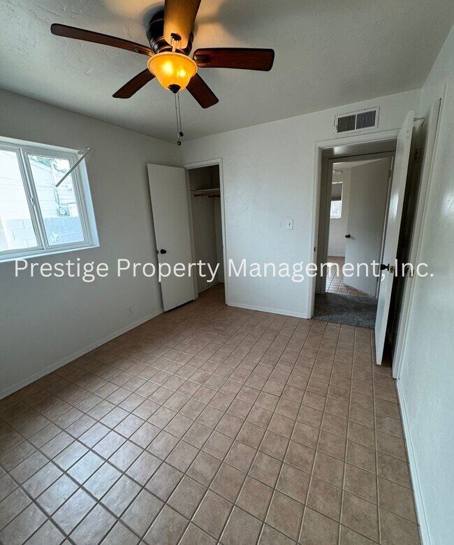 Building Photo - This 4/2 East Side Charmer Wont Last Long!