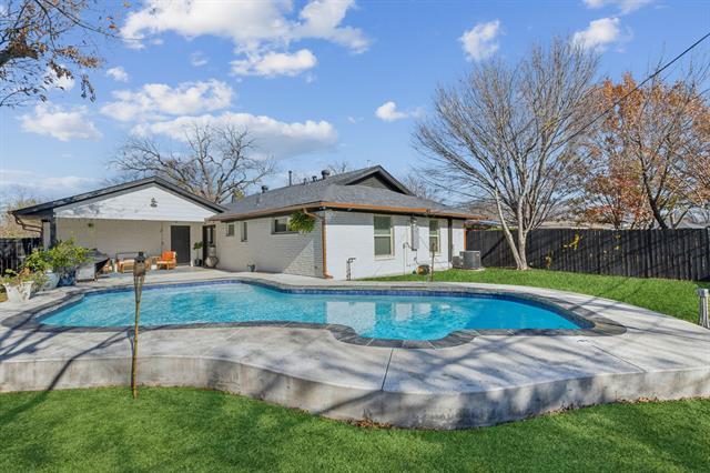 Building Photo - 2516 Highwood Dr