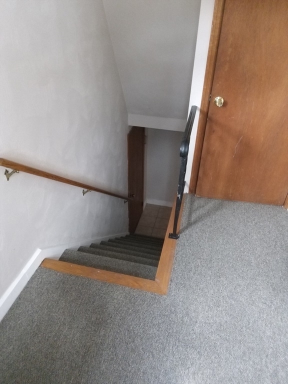 Building Photo - 121 King Philip Rd