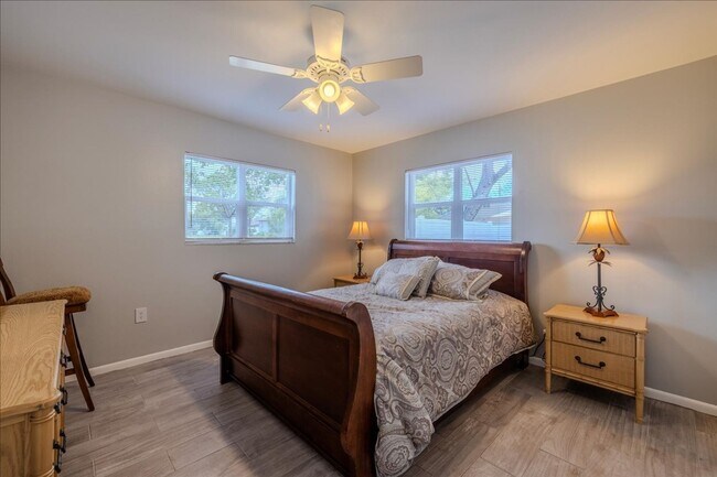 Building Photo - ANNUAL RENTAL - 3 Bed, 2 Bath Fully Furnished Home