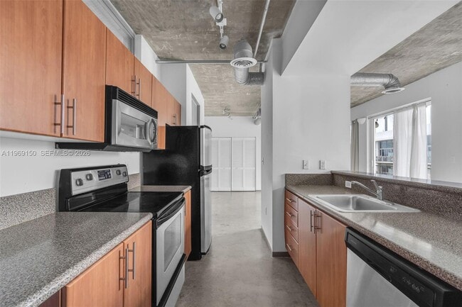 Building Photo - 455 NE 25th St