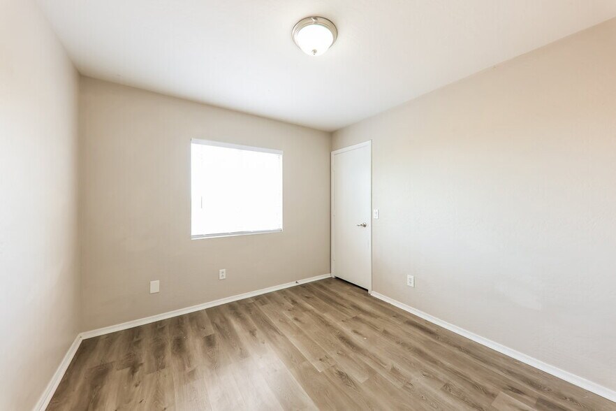 Building Photo - 11845 W Lupine Ave