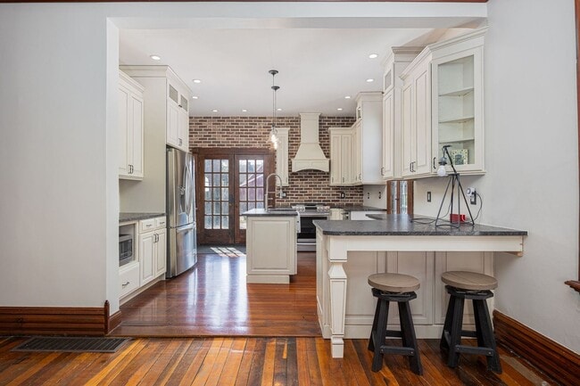 Building Photo - 357 Jackson St