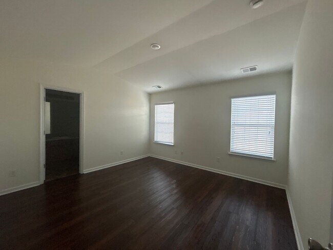 Building Photo - 80 BC