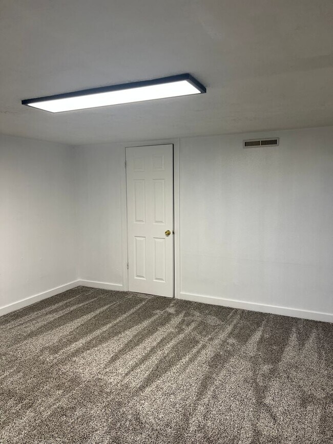 Building Photo - D323AB