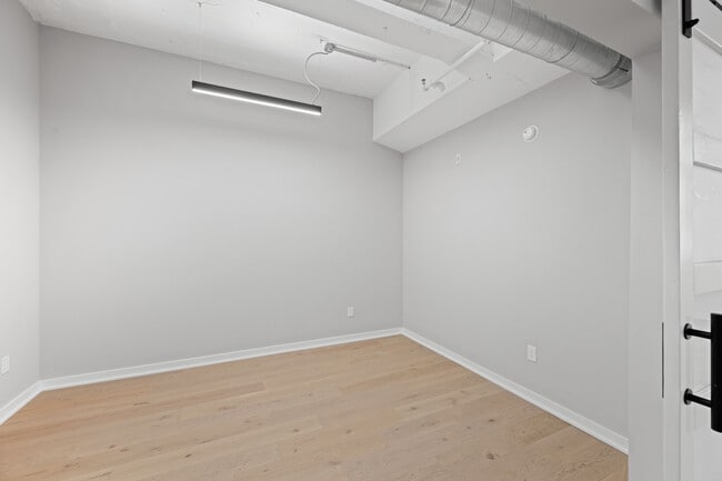 Building Photo - 80 Windsor Ave