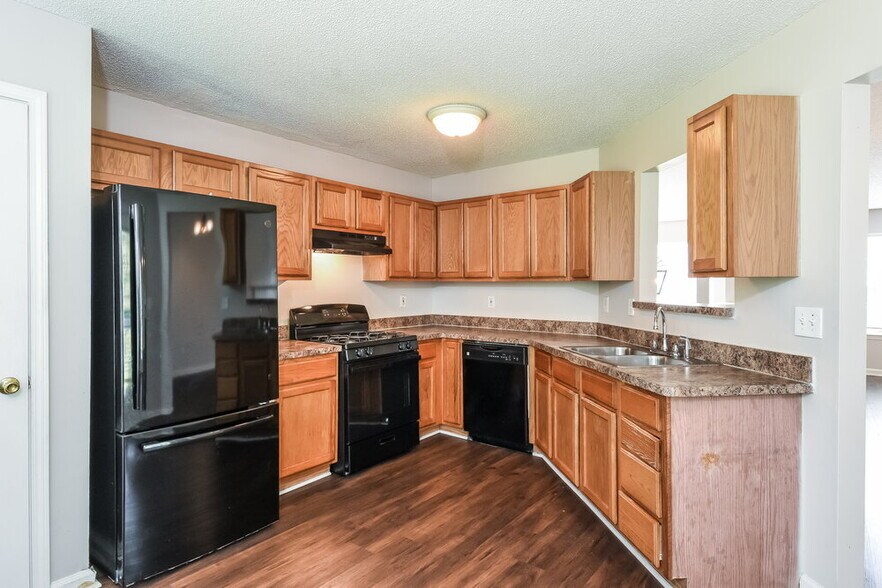 Building Photo - 3105 Brookfield Dr SW