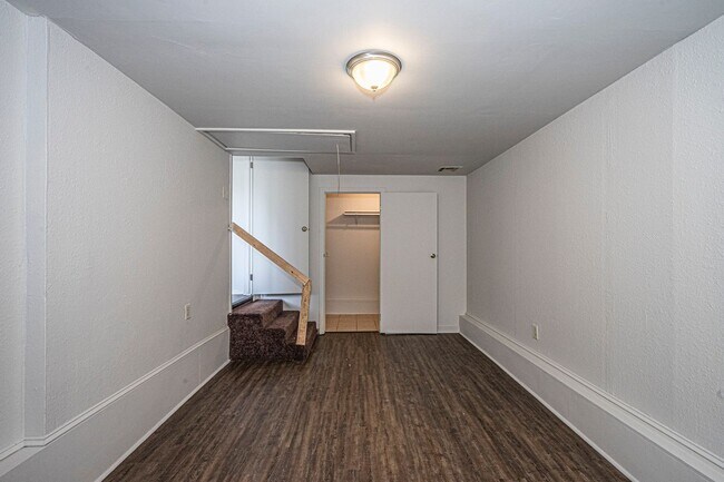 Building Photo - Updated 3 Bed - 1 Bath in Bethany!