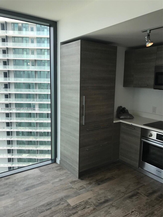 Building Photo - 650 NE 32nd St