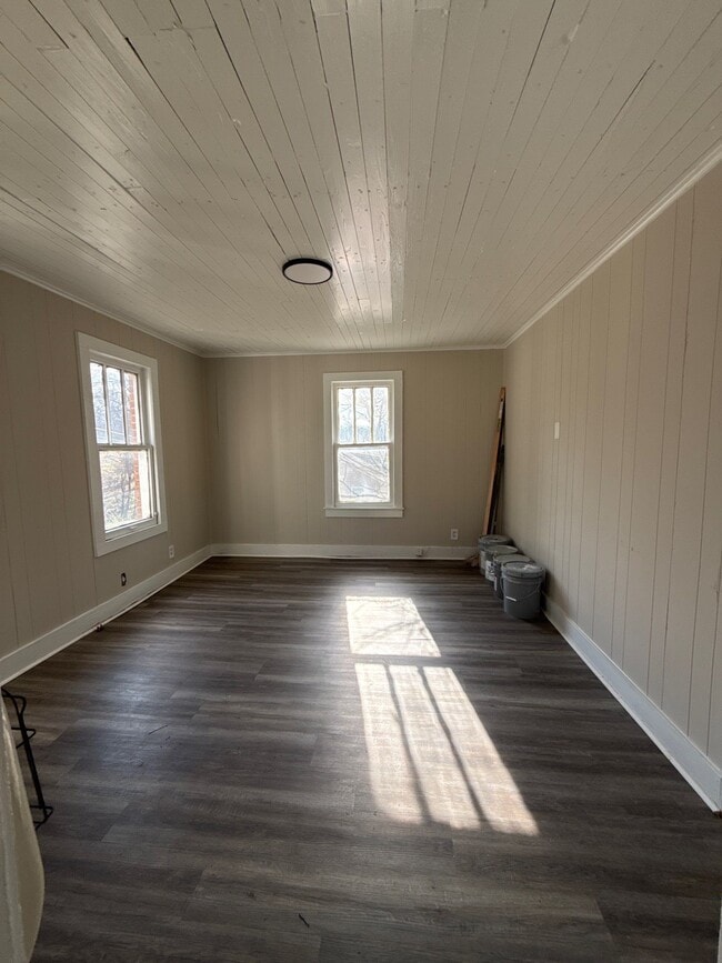 Building Photo - 144 Midland St