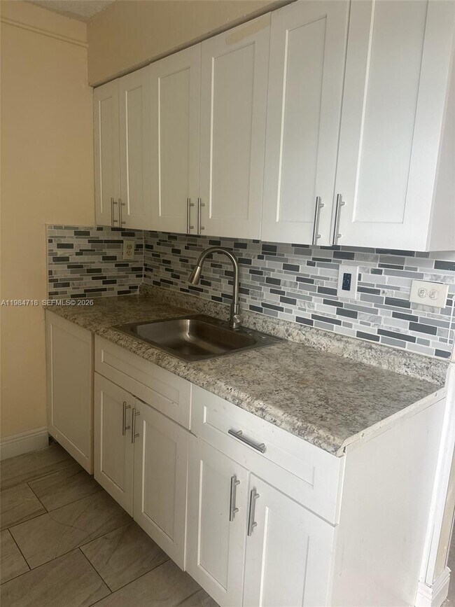 Building Photo - 7640 Kimberly Blvd