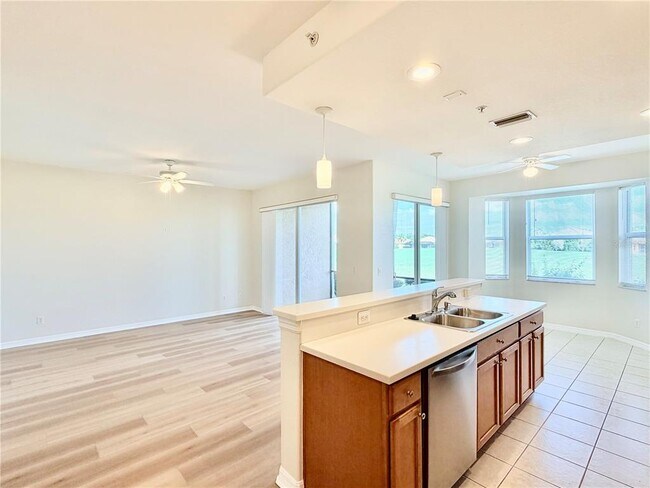 Building Photo - 819 Fairwaycove Ln