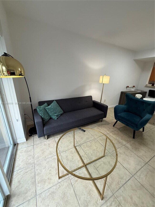 Building Photo - 119 SW 6th Ave