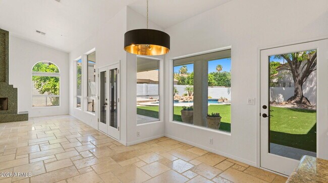 Building Photo - 8638 E Dahlia Dr