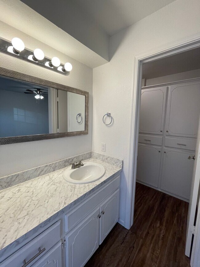 Building Photo - 3 bedroom home for rent in Edmond near W 15th Street and Santa Fe!  2 baths, 2 car garage + fence...