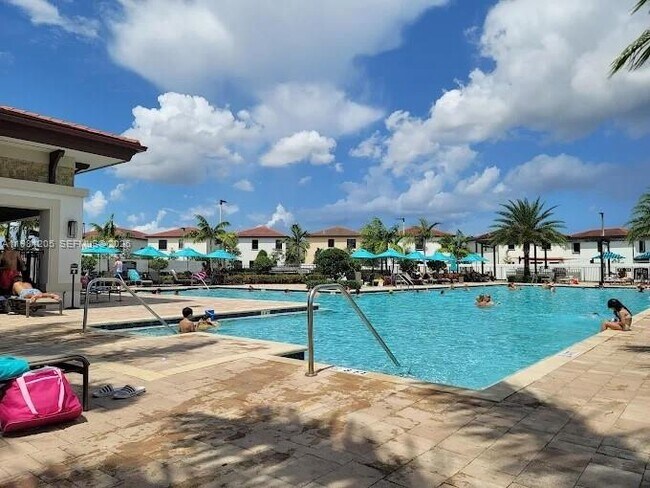 Building Photo - 3328 W 114th Terrace