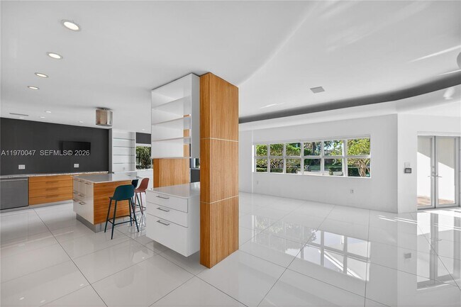 Building Photo - 1000 N Shore Dr