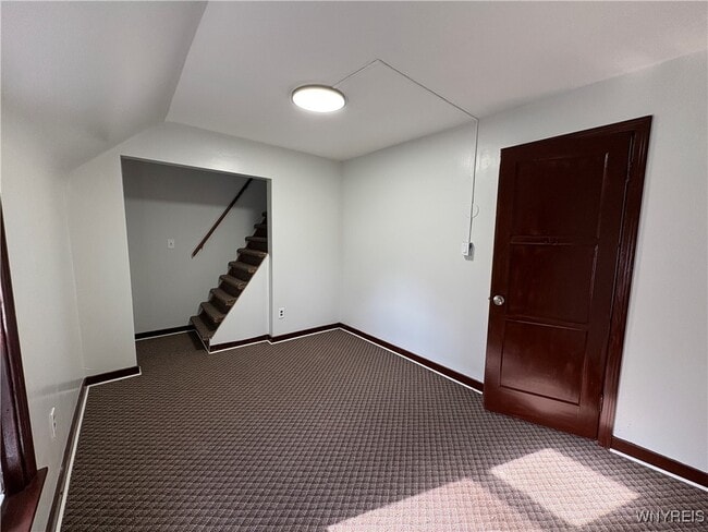 Building Photo - 143 Reo Ave