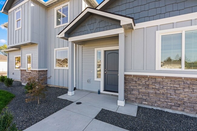 Building Photo - GORGEOUS 3bd/2.5ba Payette Duplex w/Modern construction, pristine condition, and ready for you!