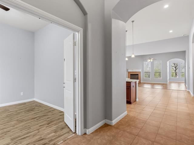 Building Photo - 4114 Lee Hutson Dr