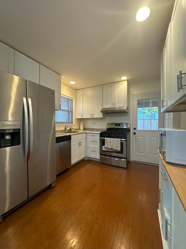 Building Photo - 7517 Murillo St