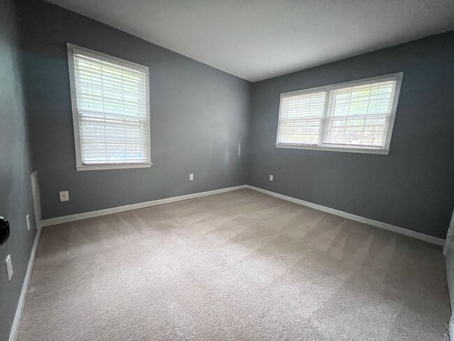 Building Photo - 3 Bedroom | 1.5 Bath Home in North Raleigh...