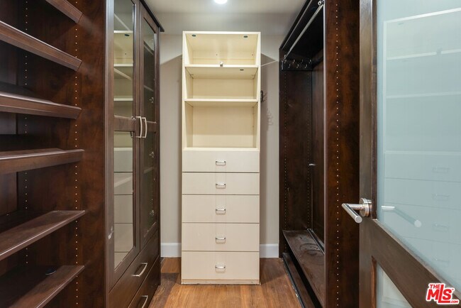 Building Photo - 2220 Ave of the Stars