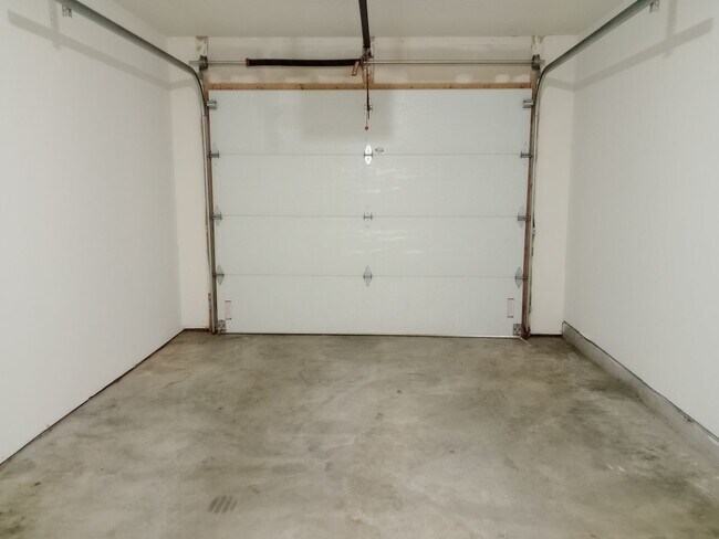 Building Photo - 3546-3548-3548 Prescott Dr