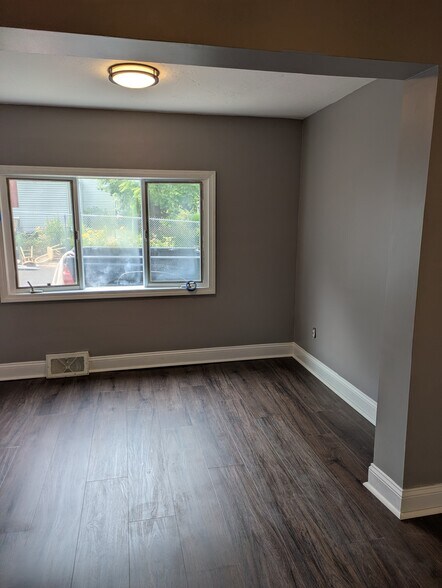 Building Photo - 16 Barrows St
