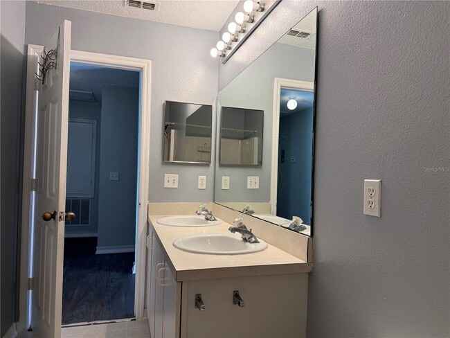 Building Photo - 1219 Kempton Chase Pkwy