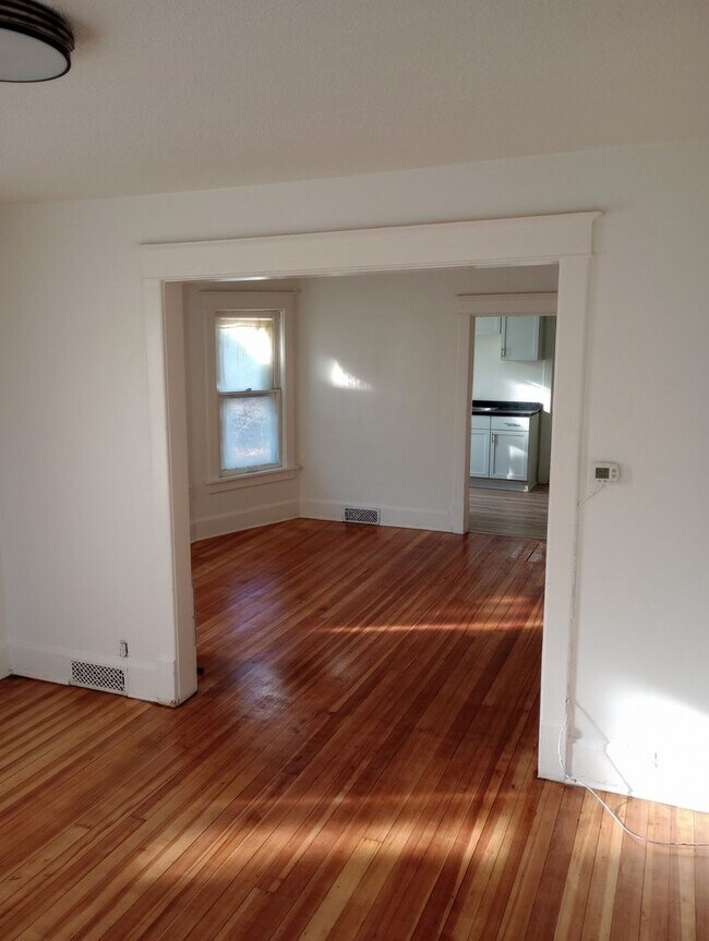 Building Photo - 615 Rebecca St