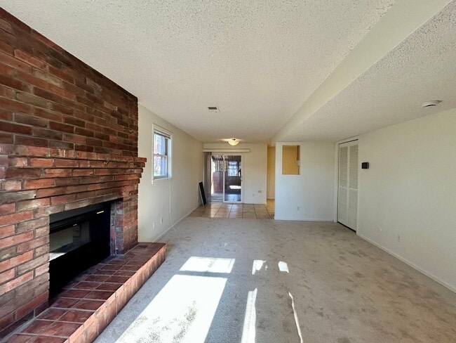 Building Photo - SHORT TERM RENTAL! 3Br/2Ba Condo in the Heart of Boulder