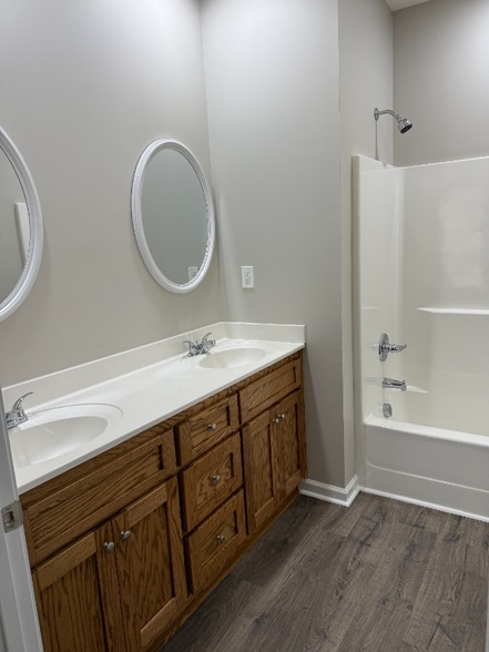 Building Photo - 521 E 15th St