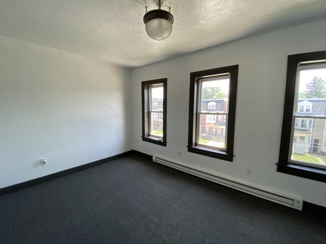 Building Photo - 283 W Jackson St