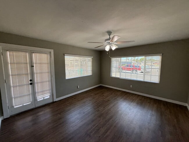 Building Photo - Huge 7 bed 3 bath house on Adobe