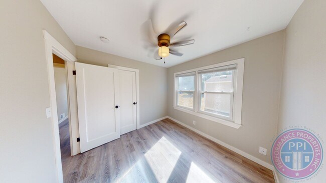 Building Photo - LEASE SPECIAL 1/2 OFF FIRST MONTH'S RENT!!! Desirable Woodlawn Neighborhood Ranch