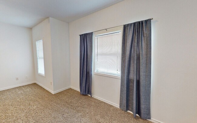 Building Photo - One Block to A&M! Kyle Field walking distance! Newly remodeled, all appliances, 5 bd/4 bth across...