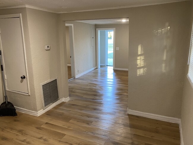 Building Photo - 1040 Line St