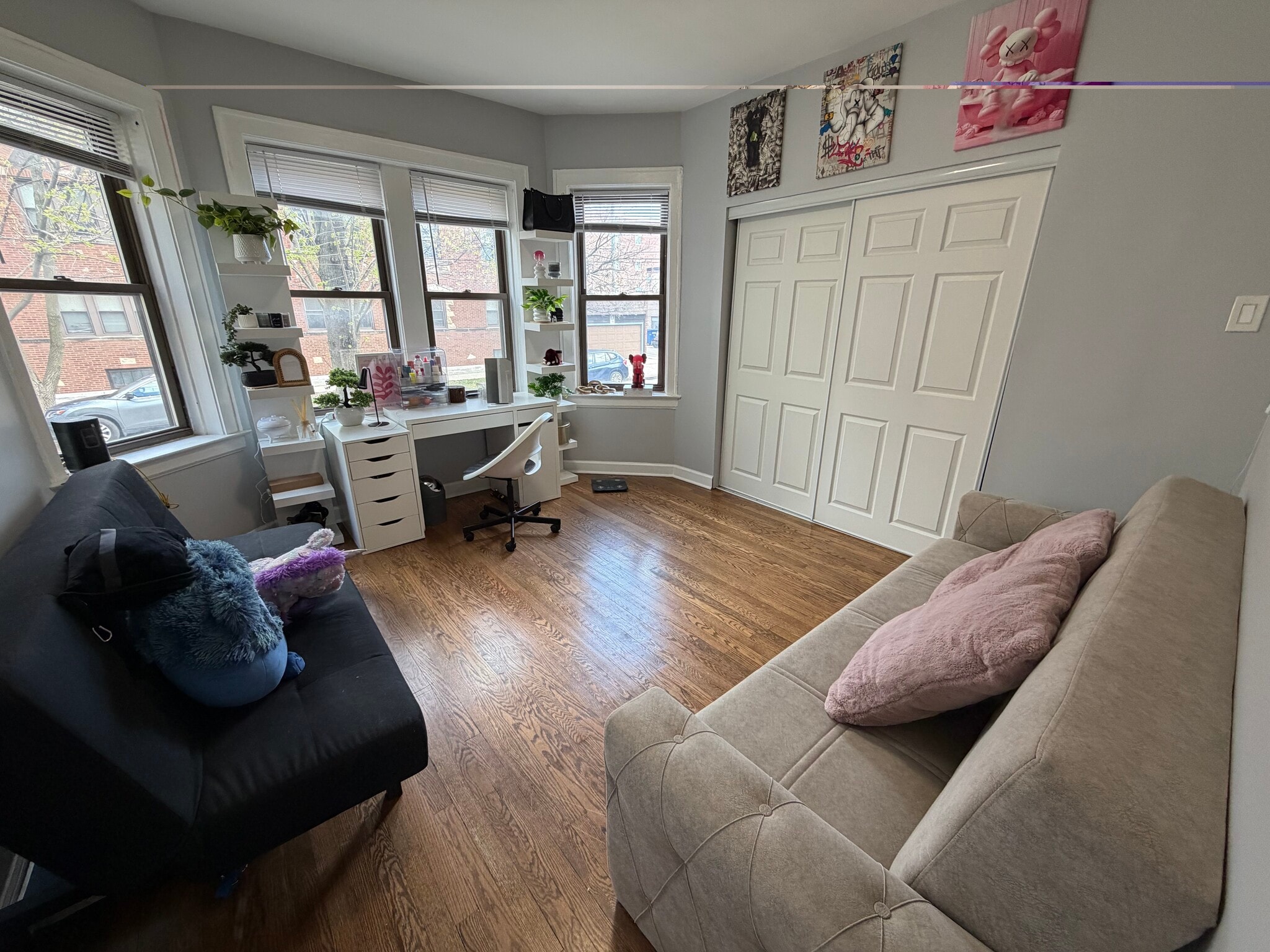 Building Photo - 3219 W Balmoral Ave