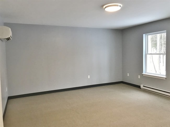 Building Photo - 37 E Ridge Dr