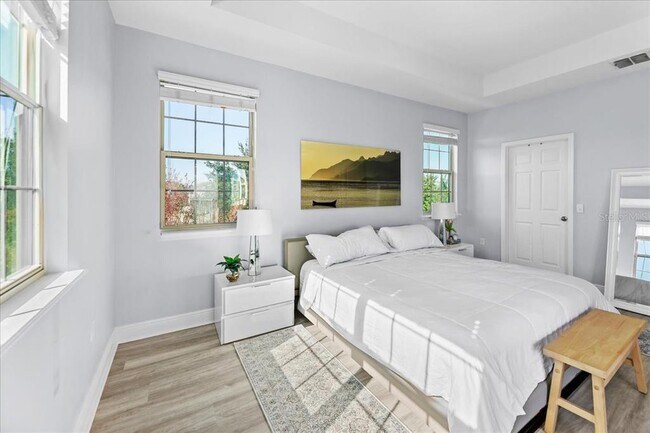 Building Photo - 8746 Crescendo Ave